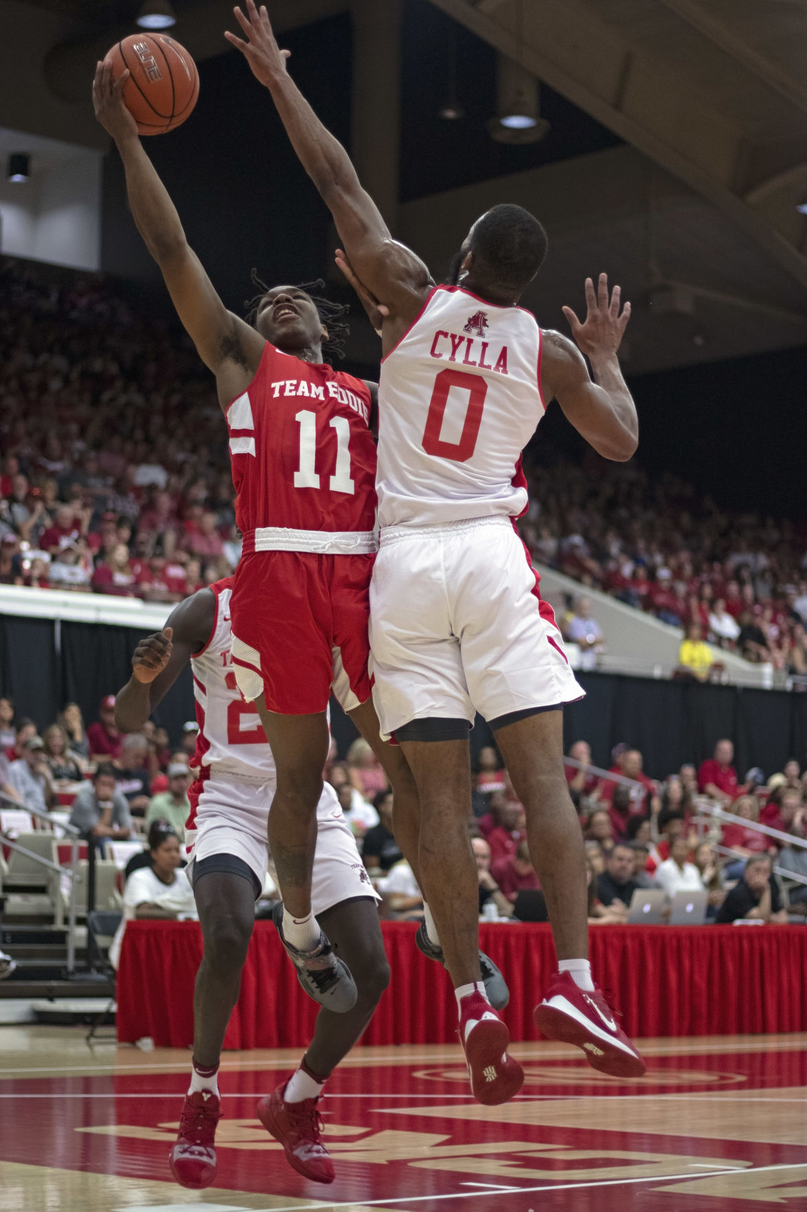 Red Team Soundly Defeats White Team in Exhibition Game